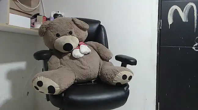 Snapshot of mia_sepulveda_ chatting on January 2025 10:27:02 PM mia sepulveda online show from January 2025 10:27:02 PM