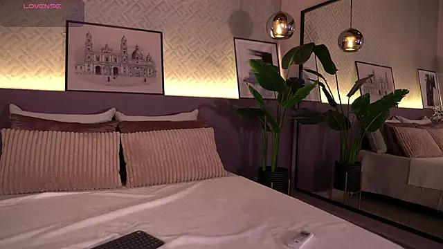 ElleDiane online show from November 2025 12:53:01 AM