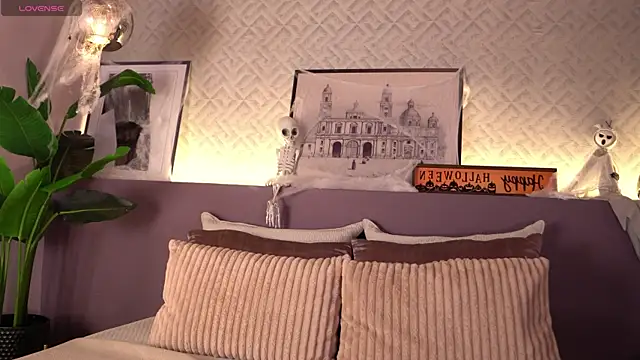 ElleDiane online show from October 2025 10:39:02 PM