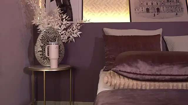 Snapshot of ElleDiane chatting on February 2025 04:50:02 AM ElleDiane online show from February 2025 04:50:02 AM
