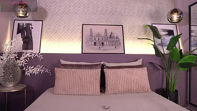 ElleDiane online show from April 2026 11:11:01 PM