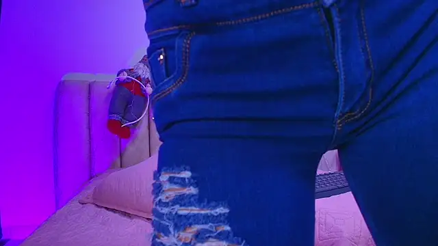 arl chloee online show from December 2025 03:11:01 AM