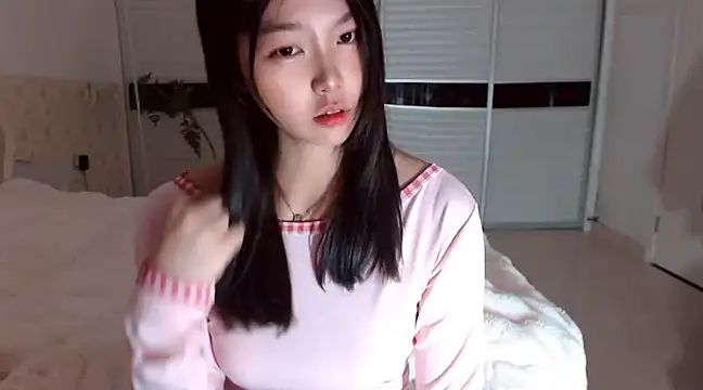 -Lucky Girl online show from March 2025 02:00:02 AM