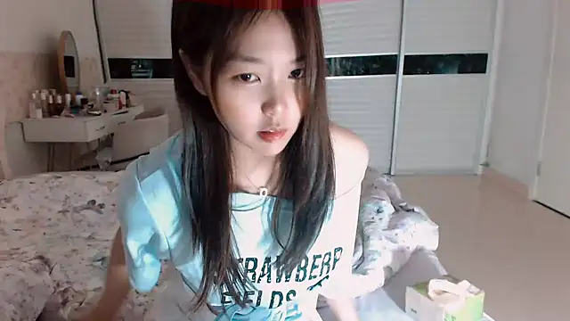 Snapshot of -Lucky_Girl chatting on July 2026 02:17:01 PM -Lucky Girl online show from July 2026 02:17:01 PM