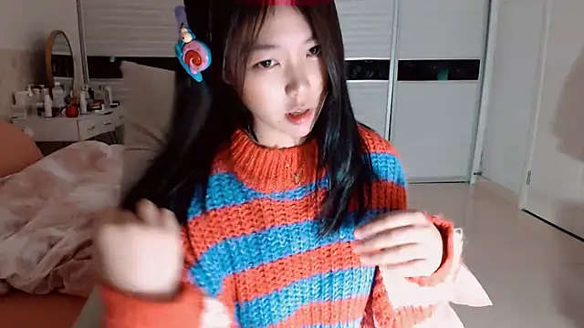 Snapshot of -Lucky_Girl chatting on December 2025 12:37:01 PM -Lucky Girl online show from December 2025 12:37:01 PM