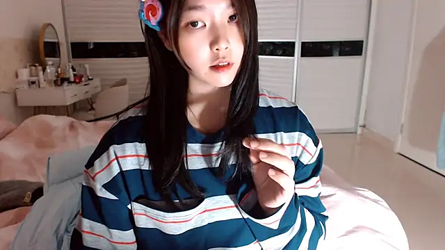 Snapshot of -Lucky_Girl chatting on December 2025 03:11:02 PM -Lucky Girl online show from December 2025 03:11:02 PM