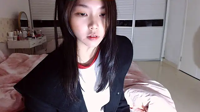 Snapshot of -Lucky_Girl chatting on December 2025 01:12:02 PM -Lucky Girl online show from December 2025 01:12:02 PM