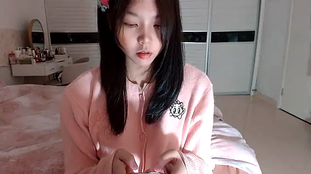 Snapshot of -Lucky_Girl chatting on November 2025 03:21:02 AM -Lucky Girl online show from November 2025 03:21:02 AM