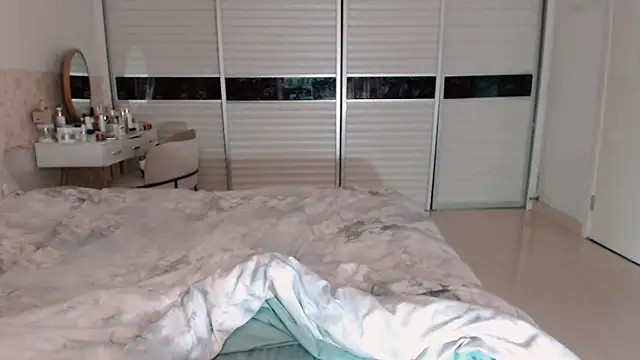 Snapshot of -Lucky_Girl chatting on November 2025 02:04:01 AM -Lucky Girl online show from November 2025 02:04:01 AM