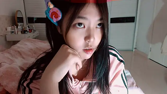 Snapshot of -Lucky_Girl chatting on December 2025 02:54:02 AM -Lucky Girl online show from December 2025 02:54:02 AM