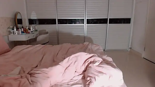 Snapshot of -Lucky_Girl chatting on October 2025 02:28:01 PM -Lucky Girl online show from October 2025 02:28:01 PM