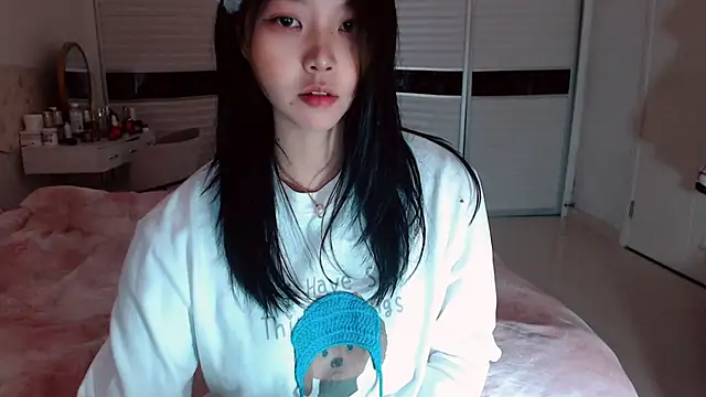 Snapshot of -Lucky_Girl chatting on December 2025 02:40:02 AM -Lucky Girl online show from December 2025 02:40:02 AM