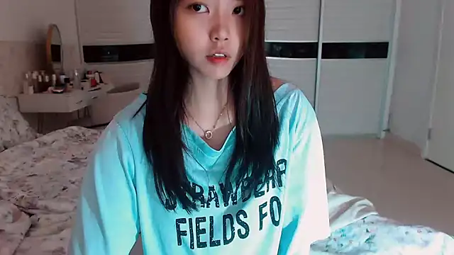 Snapshot of -Lucky_Girl chatting on July 2026 02:12:01 AM -Lucky Girl online show from July 2026 02:12:01 AM