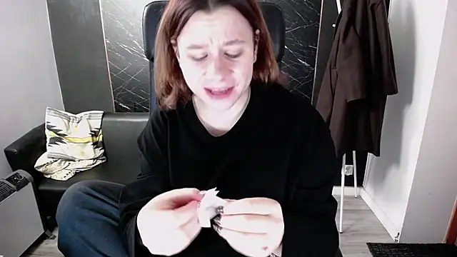 Snapshot of littleviki7 chatting on November 2025 07:45:02 AM littleviki7 online show from November 2025 07:45:02 AM