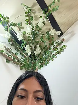 emmyjhonson07 online show from December 2025 02:15:02 PM