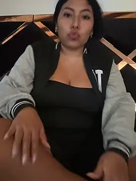 emmyjhonson07 online show from January 2026 01:25:02 PM