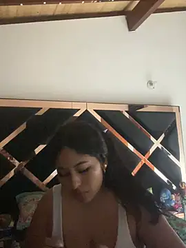 emmyjhonson07 online show from May 2026 12:31:01 AM