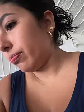 emmyjhonson07 online show from April 2026 11:49:02 AM