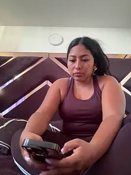 emmyjhonson07 online show from December 2025 01:46:02 PM