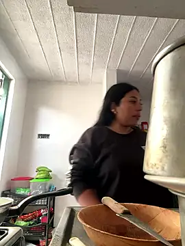 emmyjhonson07 online show from January 2026 04:33:02 PM