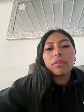 emmyjhonson07 online show from April 2026 12:52:02 PM