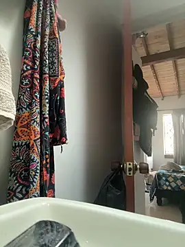 emmyjhonson07 online show from April 2026 12:39:02 PM