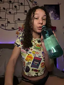 Snapshot of _Neeka_ chatting on January 2025 11:31:01 AM Neeka online show from January 2025 11:31:01 AM