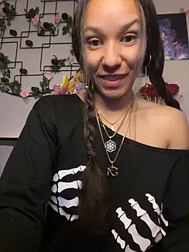 Snapshot of _Neeka_ chatting on October 2025 03:27:02 AM Neeka online show from October 2025 03:27:02 AM
