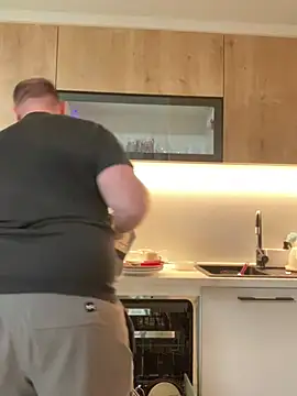 bearlover992 online show from March 2025 08:48:02 PM