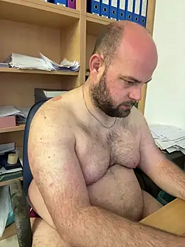 bearlover992 online show from March 2025 10:28:02 AM