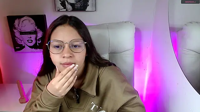 Snapshot of SamanthaRoldaan chatting on February 2026 03:09:01 PM SamanthaRoldaan online show from February 2026 03:09:01 PM