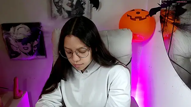 SamanthaRoldaan online show from October 2025 03:00:02 PM