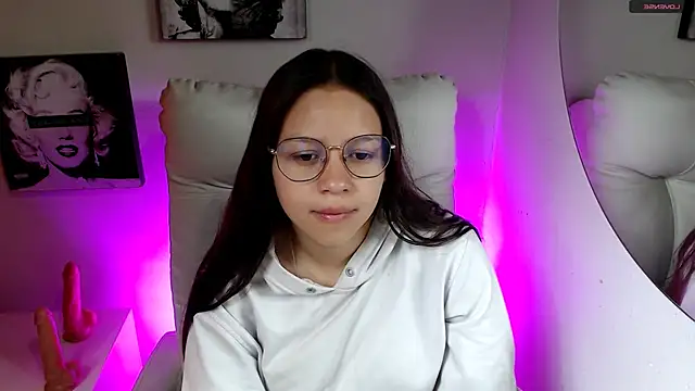 Snapshot of SamanthaRoldaan chatting on February 2026 01:44:02 PM SamanthaRoldaan online show from February 2026 01:44:02 PM