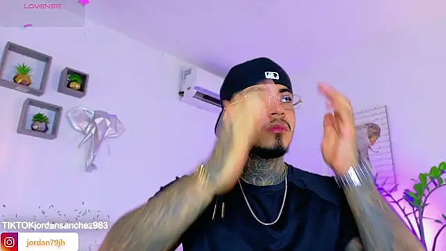 JordanSmiith  online show from April 2026 08:37:02 PM