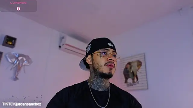 Snapshot of JordanSmiith_ chatting on January 2026 04:13:01 PM JordanSmiith online show from January 2026 04:13:01 PM