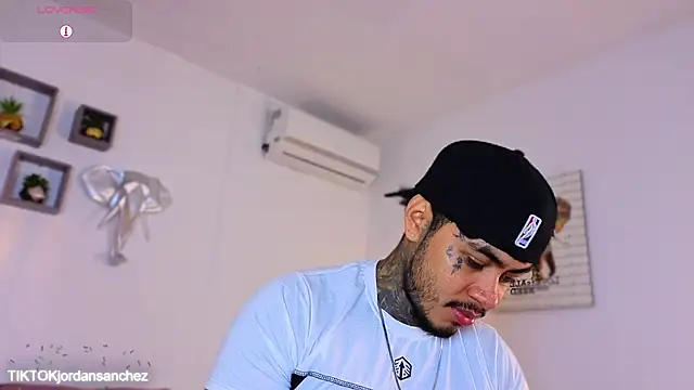 Snapshot of JordanSmiith_ chatting on January 2026 04:25:01 PM JordanSmiith online show from January 2026 04:25:01 PM