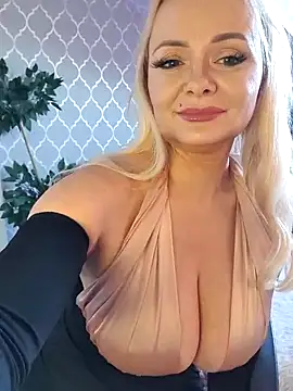 GjuliaX online show from March 2025 05:57:02 AM