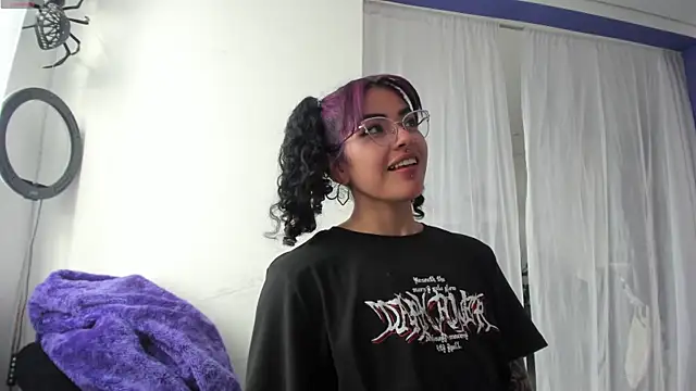 Snapshot of witchviolet chatting on March 2025 09:35:02 PM witchviolet online show from March 2025 09:35:02 PM