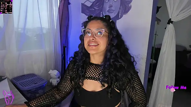 Snapshot of witchviolet chatting on October 2025 09:59:01 PM witchviolet online show from October 2025 09:59:01 PM