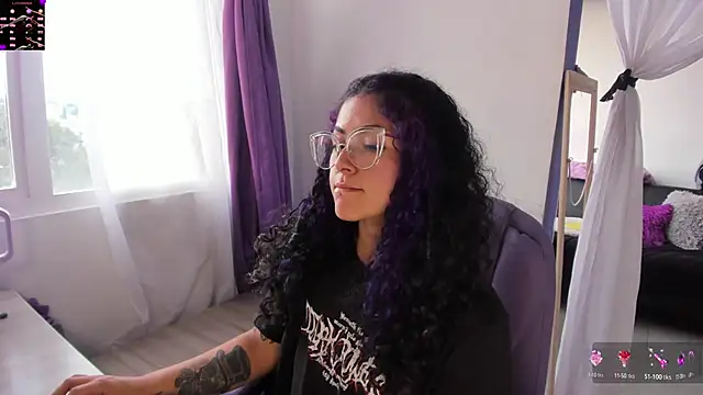 Snapshot of witchviolet chatting on September 2025 09:09:01 PM witchviolet online show from September 2025 09:09:01 PM