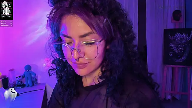 Snapshot of witchviolet chatting on February 2025 01:57:02 AM witchviolet online show from February 2025 01:57:02 AM