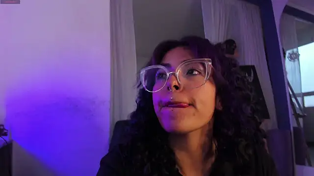 Snapshot of witchviolet chatting on February 2025 11:09:01 PM witchviolet online show from February 2025 11:09:01 PM