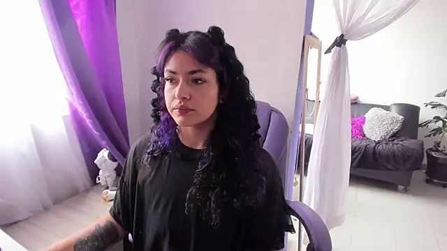 Snapshot of witchviolet chatting on October 2025 04:11:02 PM witchviolet online show from October 2025 04:11:02 PM