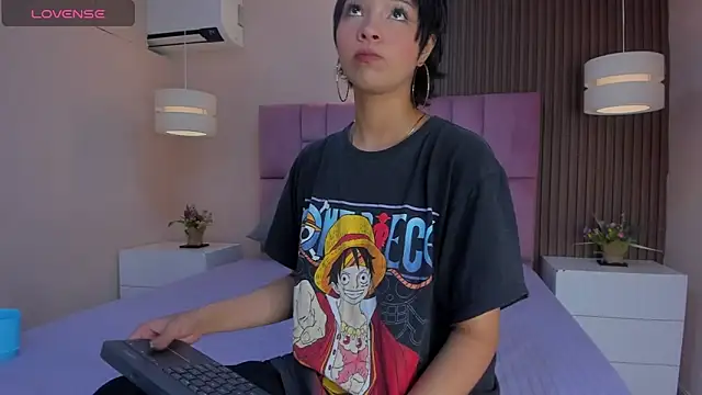 Snapshot of chloe_watson_ chatting on December 2025 01:32:02 PM chloe watson online show from December 2025 01:32:02 PM