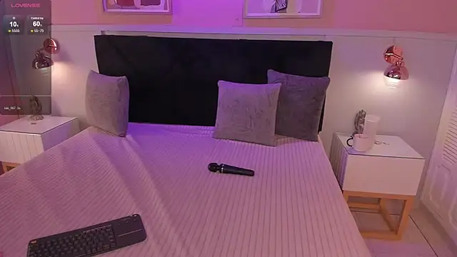 chloe watson  online show from April 2026 08:17:01 PM