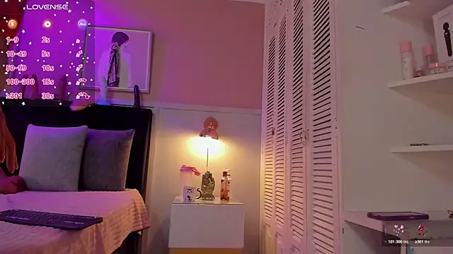 Snapshot of chloe_watson_ chatting on October 2025 07:57:02 PM chloe watson online show from October 2025 07:57:02 PM