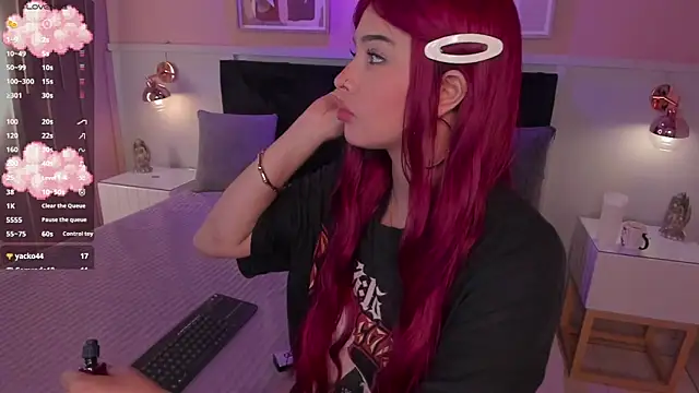 chloe watson  online show from April 2026 07:58:02 PM