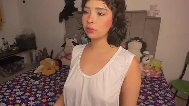 Snapshot of chloe_watson_ chatting on July 2026 11:42:02 PM chloe watson online show from July 2026 11:42:02 PM