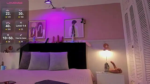 chloe watson  online show from September 2025 07:35:02 PM