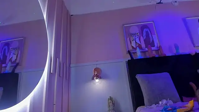 chloe watson  online show from December 2025 07:39:02 PM